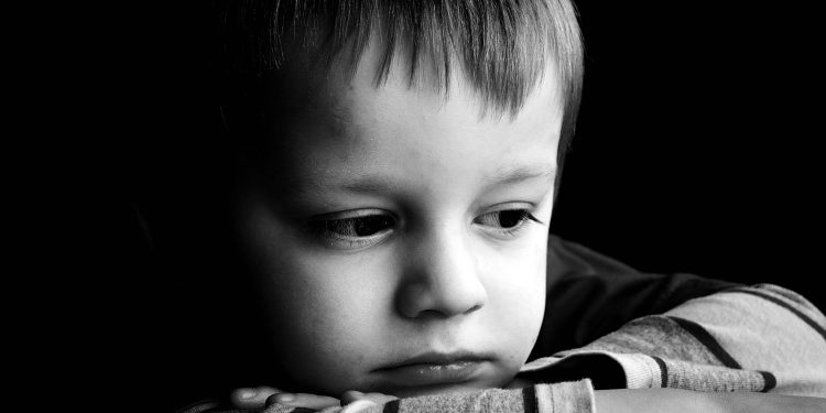 التأثير الصادم للصدمة العاطفية على دماغ الطفل