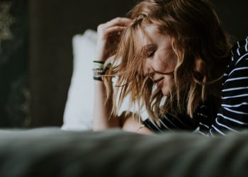 سيدة أميركية تقول أنها استيقظت فجأة مع لكنة بريطانية، كيف يمكن أن يحدث ذلك؟