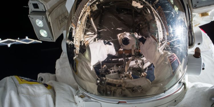 ماهي المدة التي ستبقى فيها حيًا على كواكب المجموعة الشمسية؟