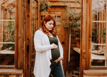 الأمومة يمكن أن تجعل خلايا المرأة “أكبر سنا” بـ11 عامًا