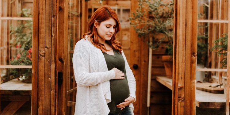 الأمومة يمكن أن تجعل خلايا المرأة “أكبر سنا” بـ11 عامًا