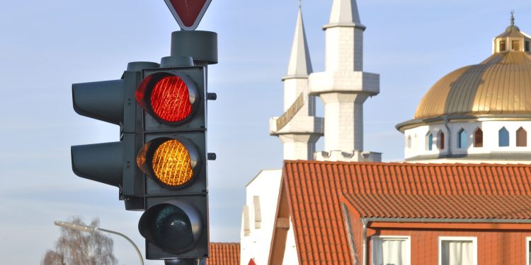 إشارة المرور الضوئية: بين الماضي و المستقبل.